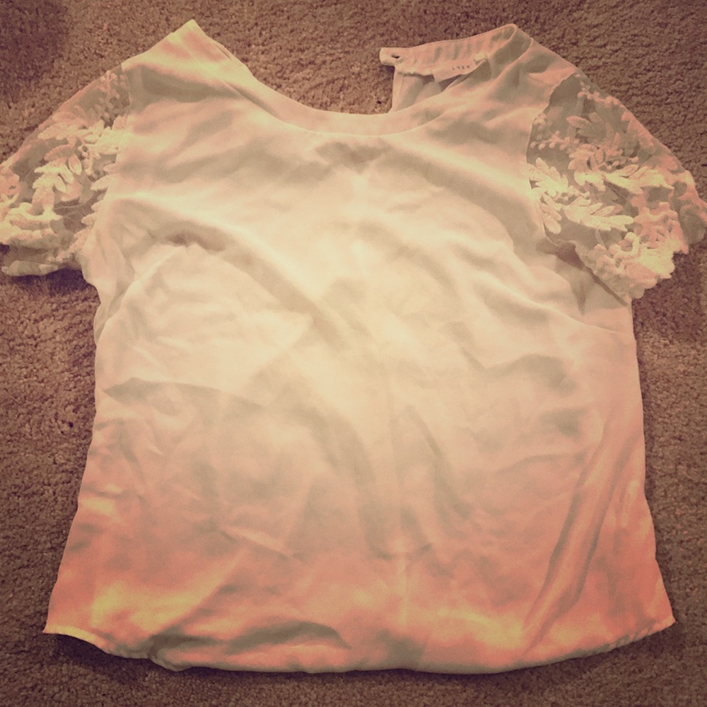 Lush white short sleeve blouse!